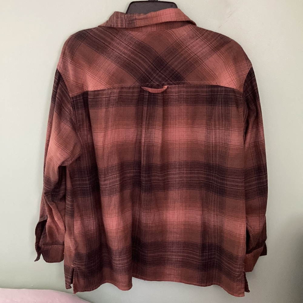 Arizona women’s flannel button down shirt. - Picture 4 of 6